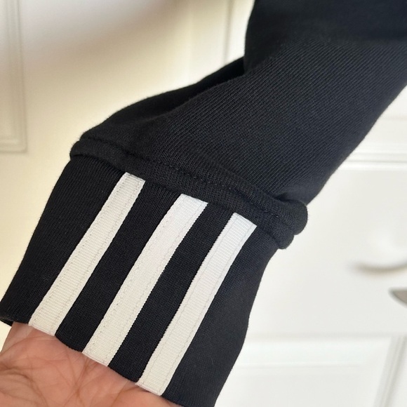 ADIDAS: Crop Hoodie - Size XS - Picture 4 of 6